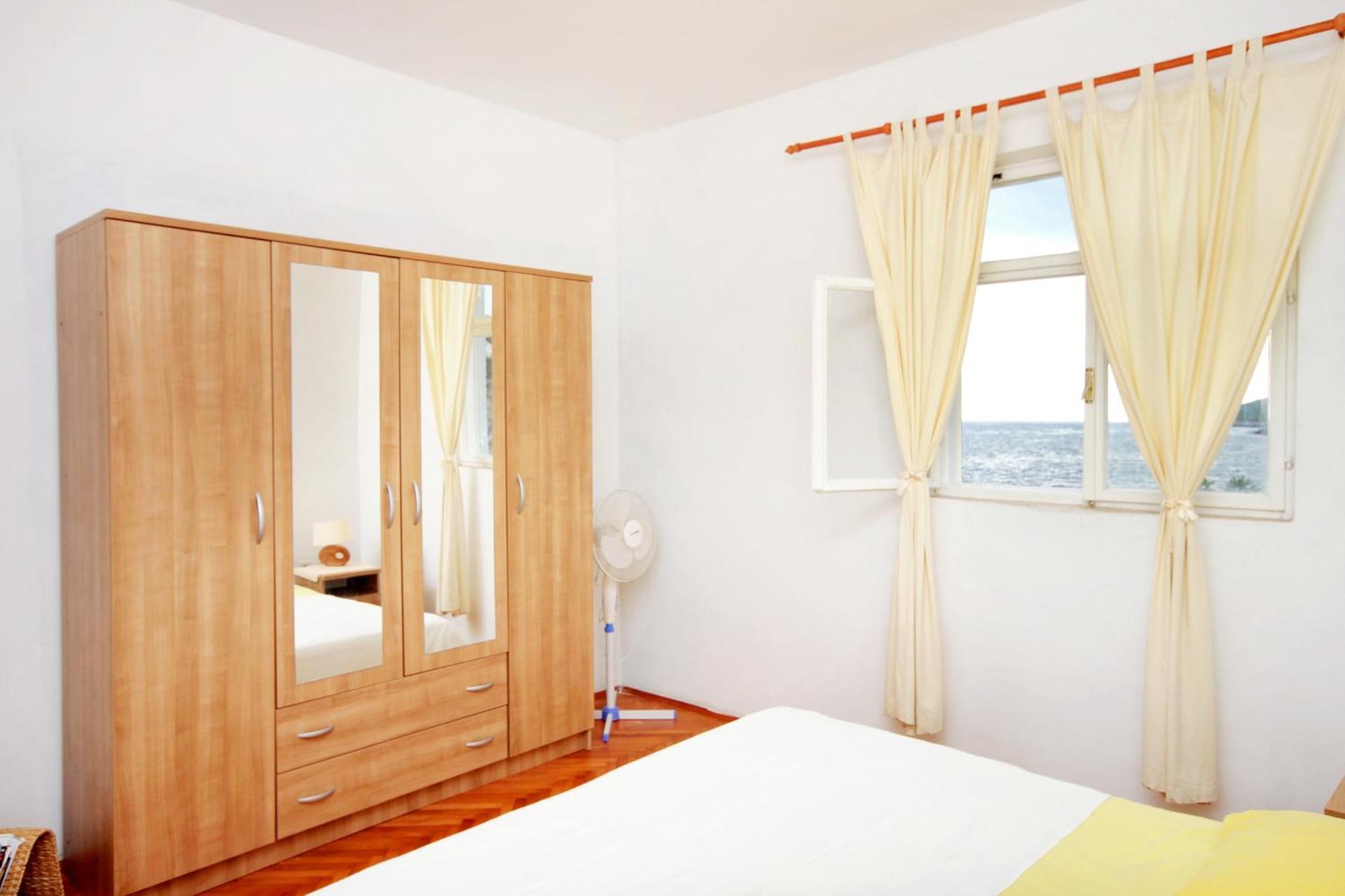 Apartments By The Sea Zavalatica, Korcula - 189 Rum bild